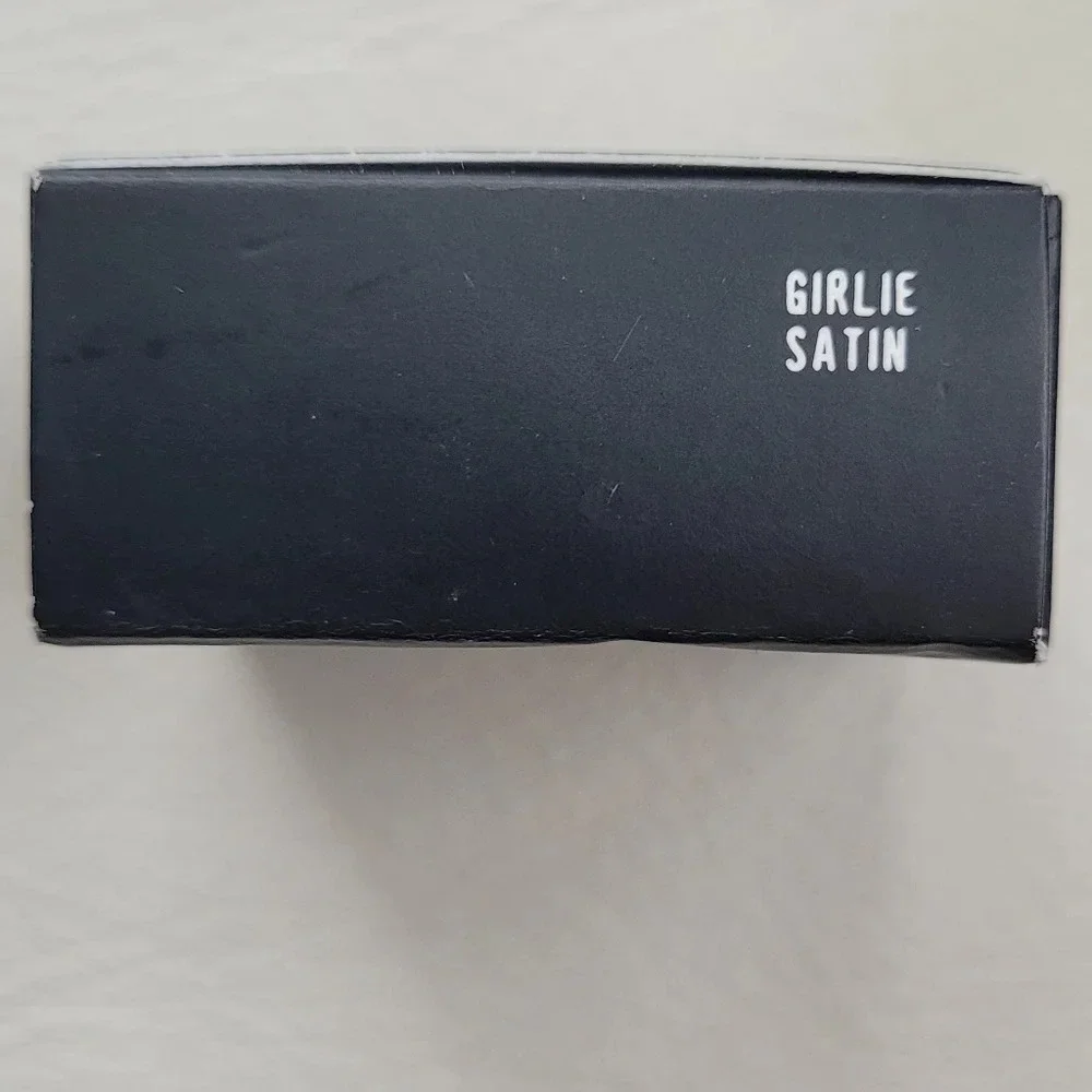 MAC Eyeshadow - Girlie - Picture 3 of 3